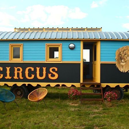 ホテル La Roulotte Circus Des Grillots Beaulon エクステリア 写真