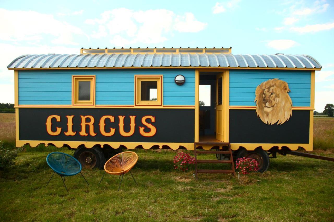 ホテル La Roulotte Circus Des Grillots Beaulon エクステリア 写真