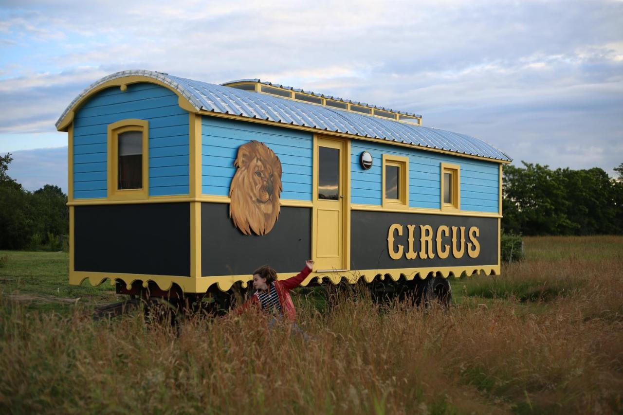 ホテル La Roulotte Circus Des Grillots Beaulon エクステリア 写真