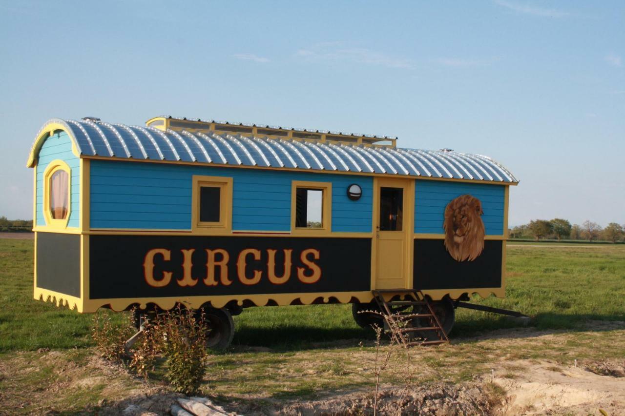 ホテル La Roulotte Circus Des Grillots Beaulon エクステリア 写真